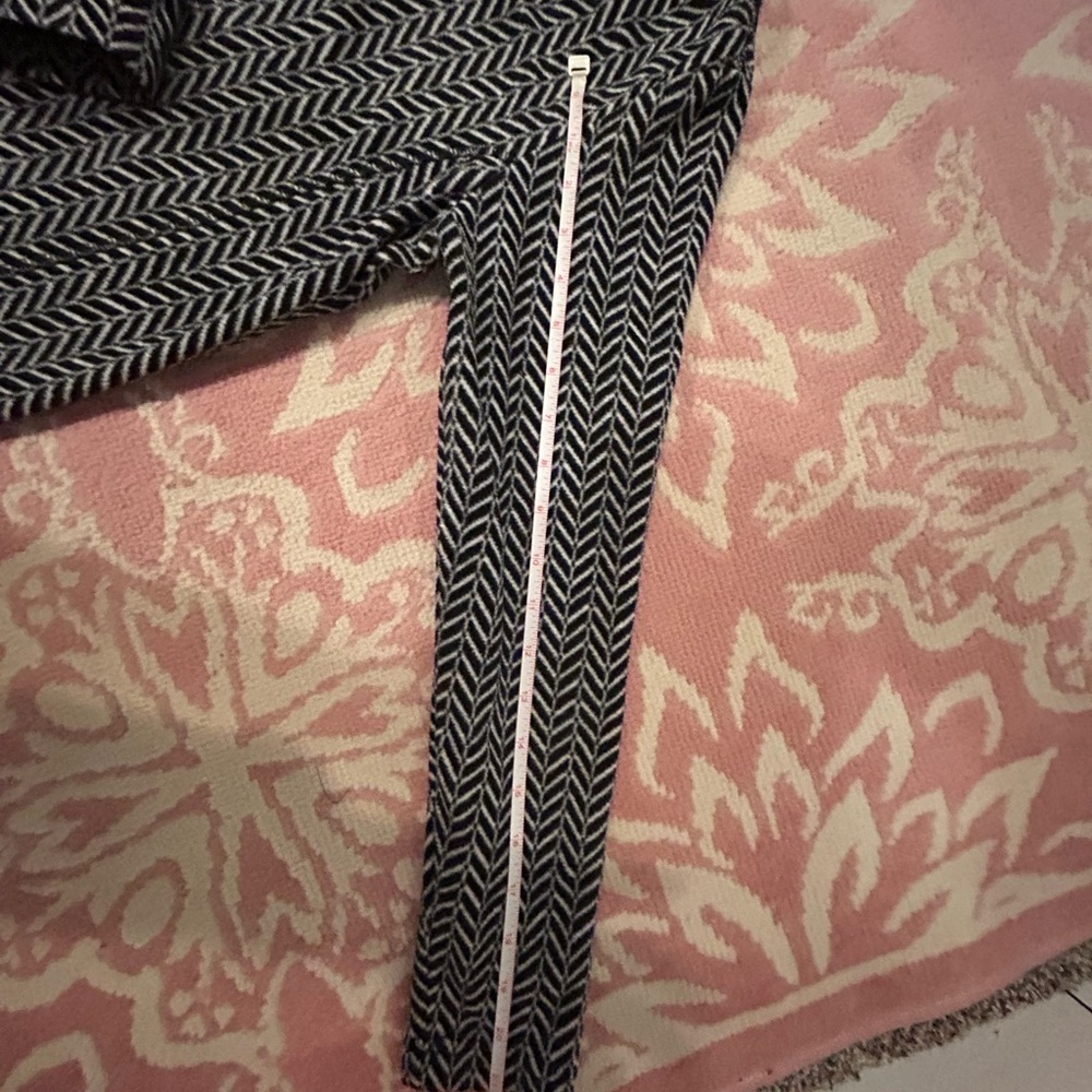 Lands' End Black and White Patterned Fleece pullover. - Picture 2 of 4